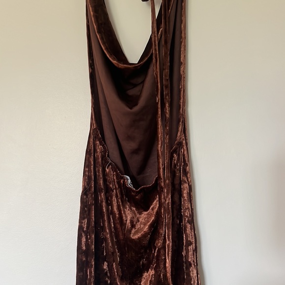 Brown velvet low back dress - Picture 3 of 4
